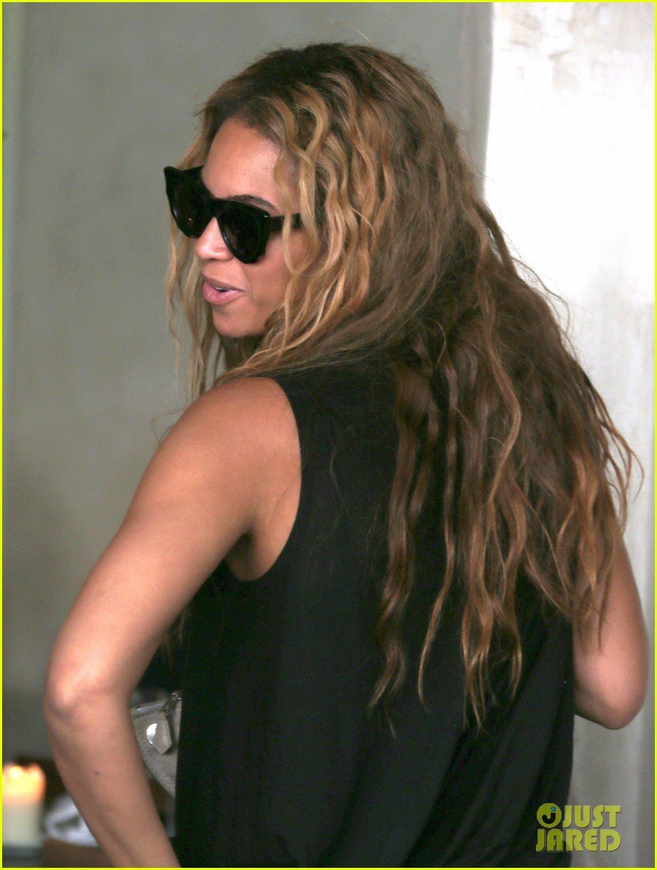 beyonce jay z parisian lunch with blue ivy carter 13