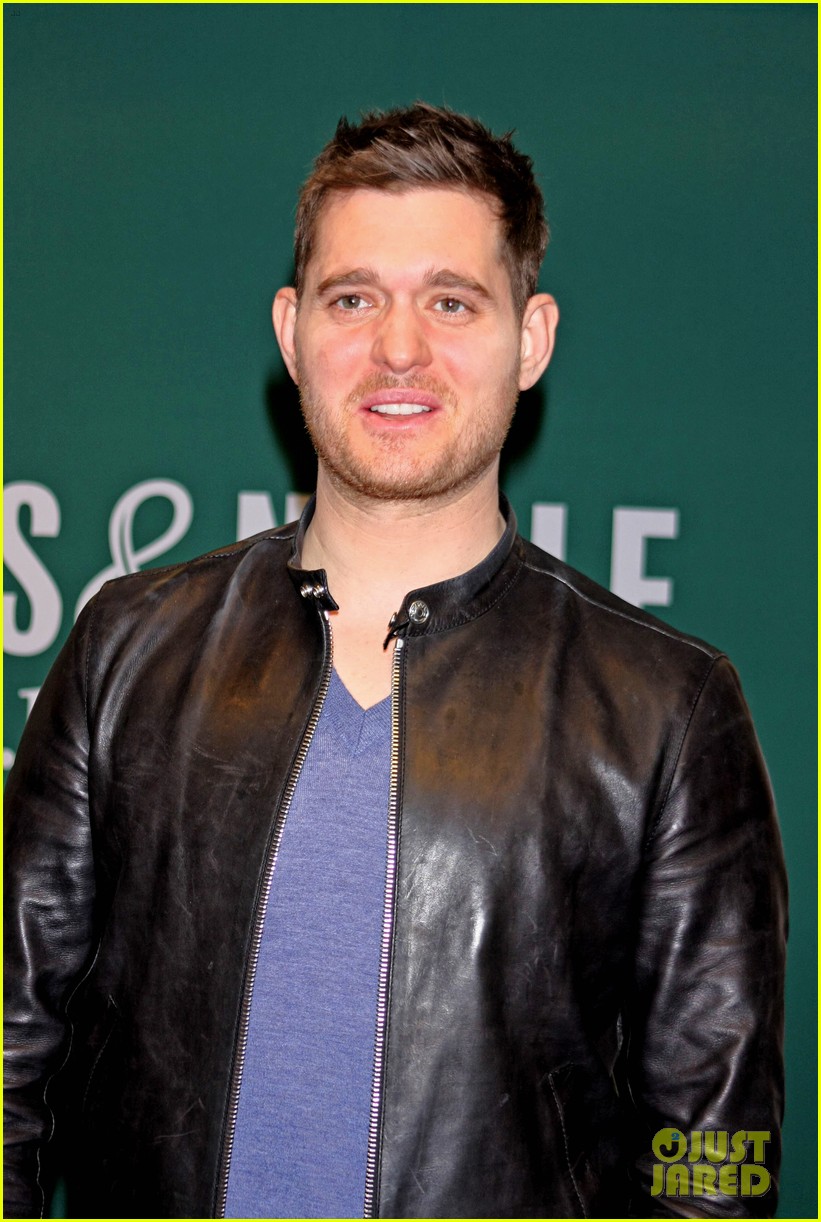 michael buble sings a capella in nyc subway watch now 02