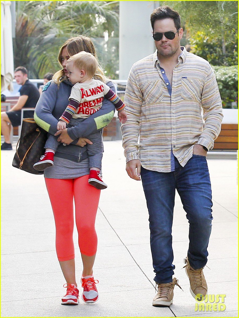 hilary duff mike comrie family breakfast with luca 032844732