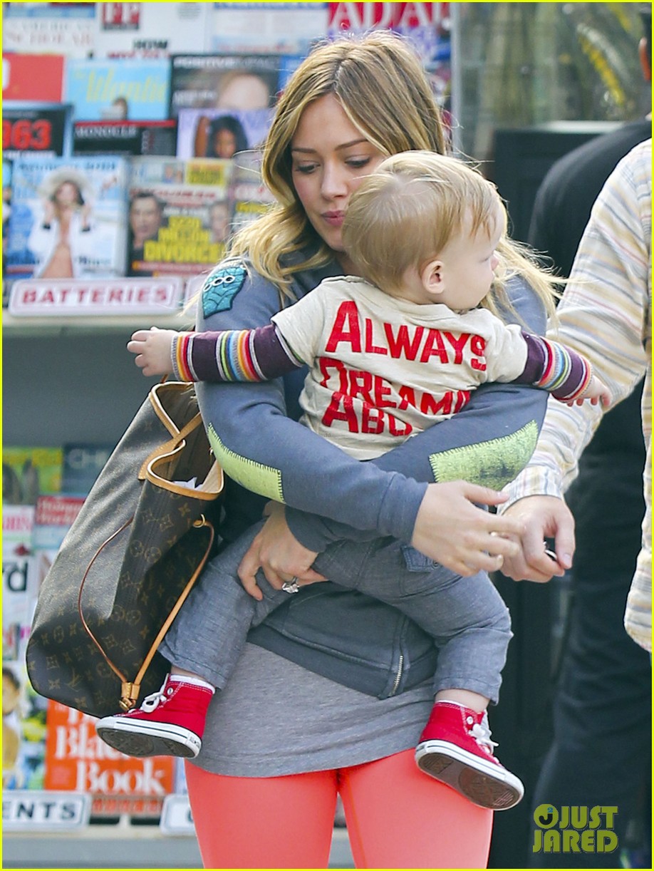 hilary duff mike comrie family breakfast with luca 042844733