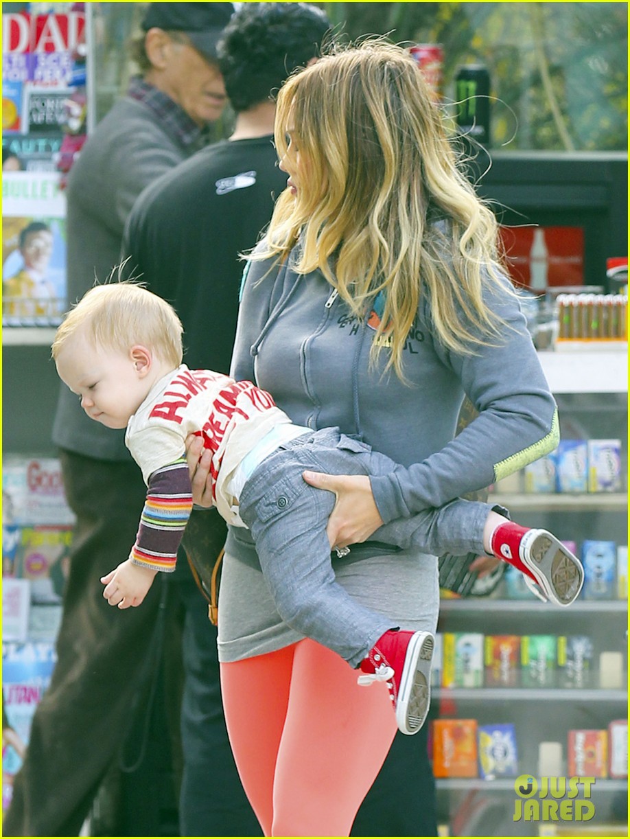 hilary duff mike comrie family breakfast with luca 08