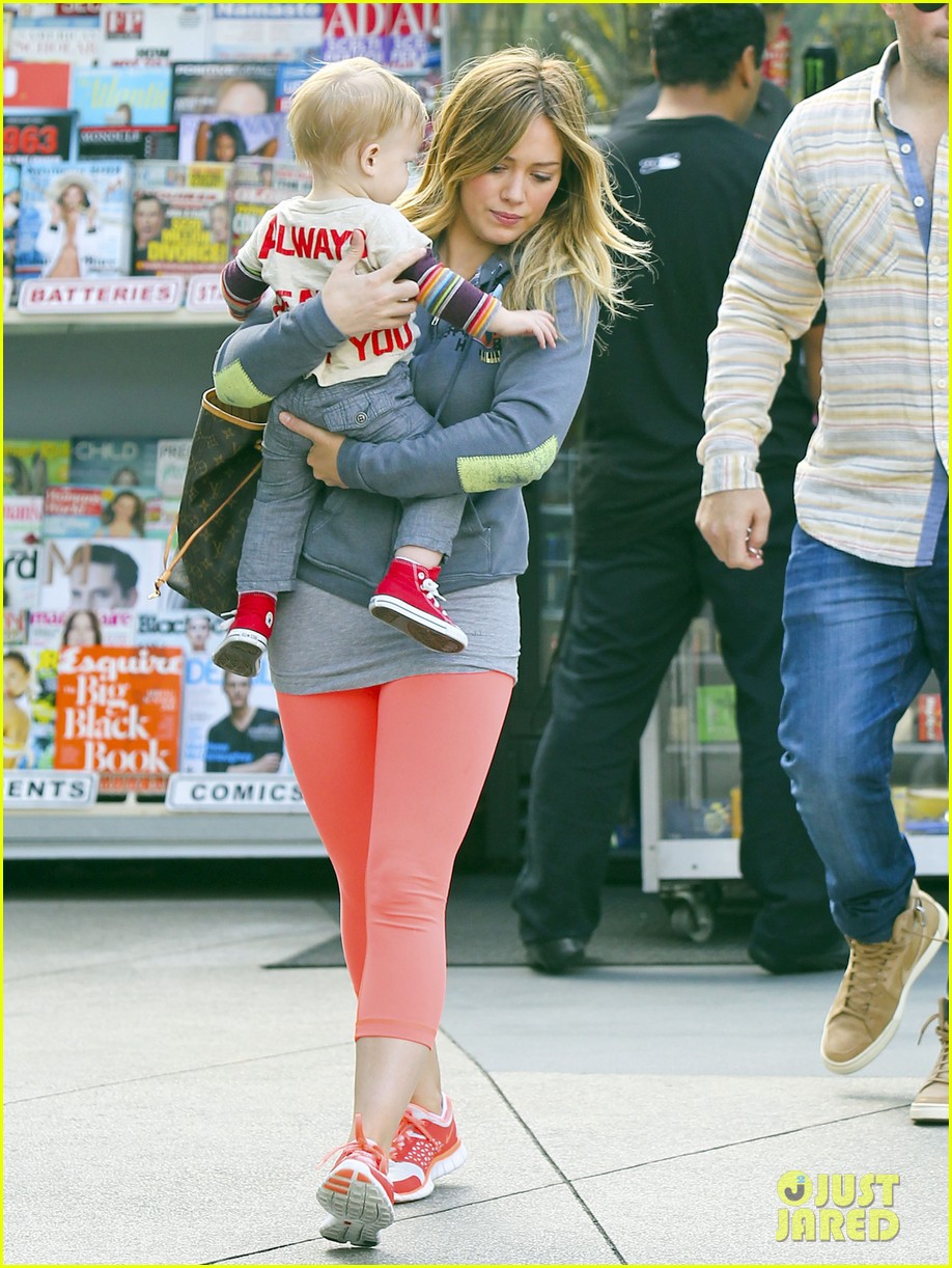 hilary duff mike comrie family breakfast with luca 09