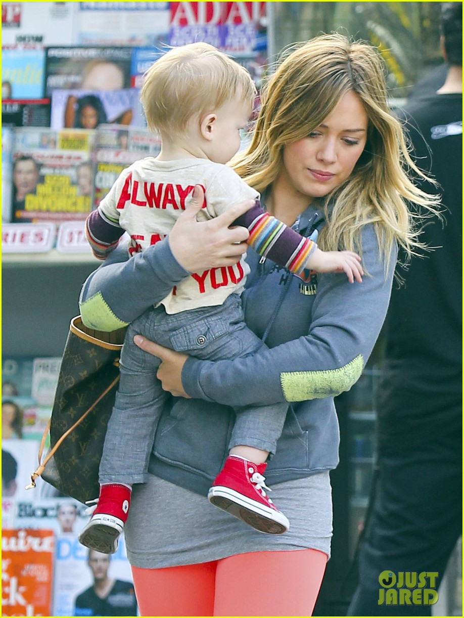 hilary duff mike comrie family breakfast with luca 102844739