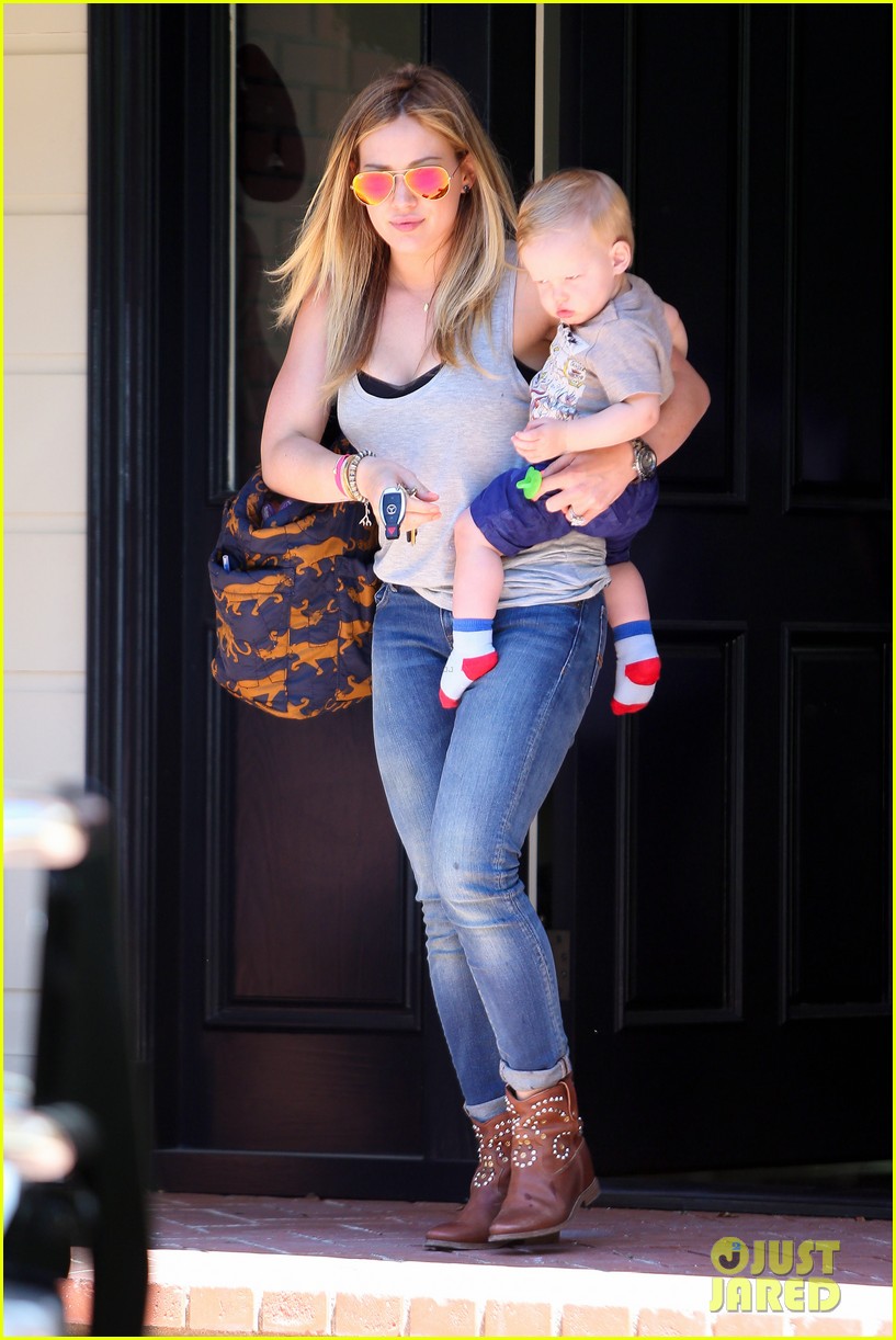 hilary duff sunny afternoons with baby luca 152853582