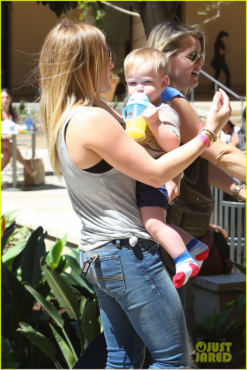 hilary duff sunny afternoons with baby luca 162853583
