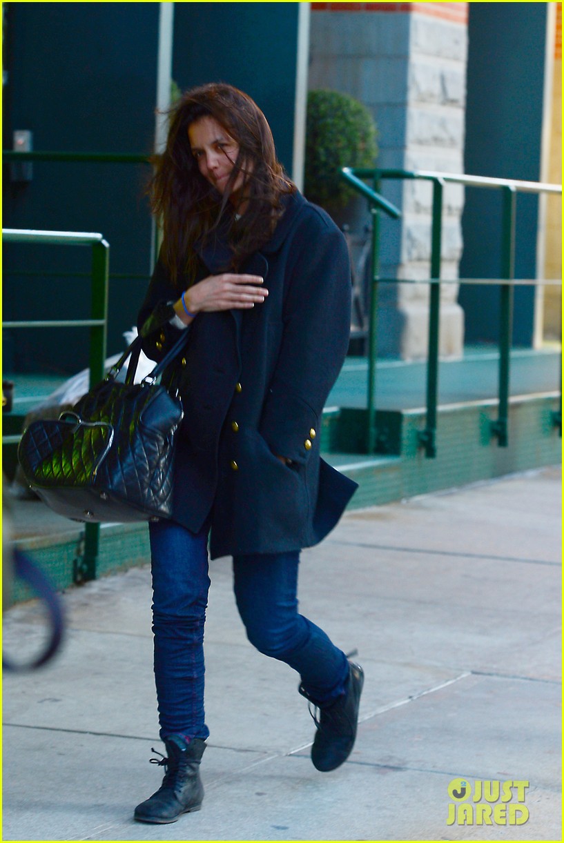 katie holmes steps out after peter cincotti dating rumors 142843031