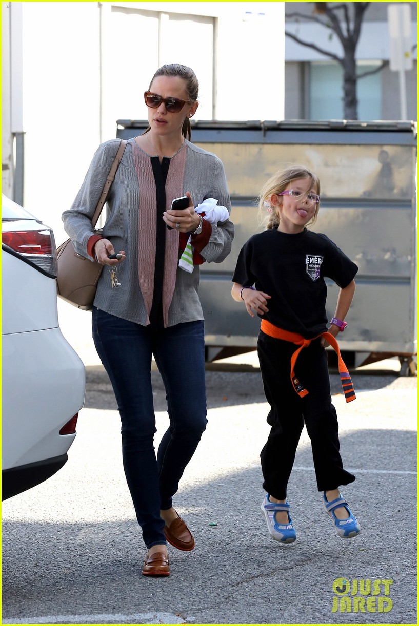 Ben Affleck & Jennifer Garner Track Meet with the Girls! Photo