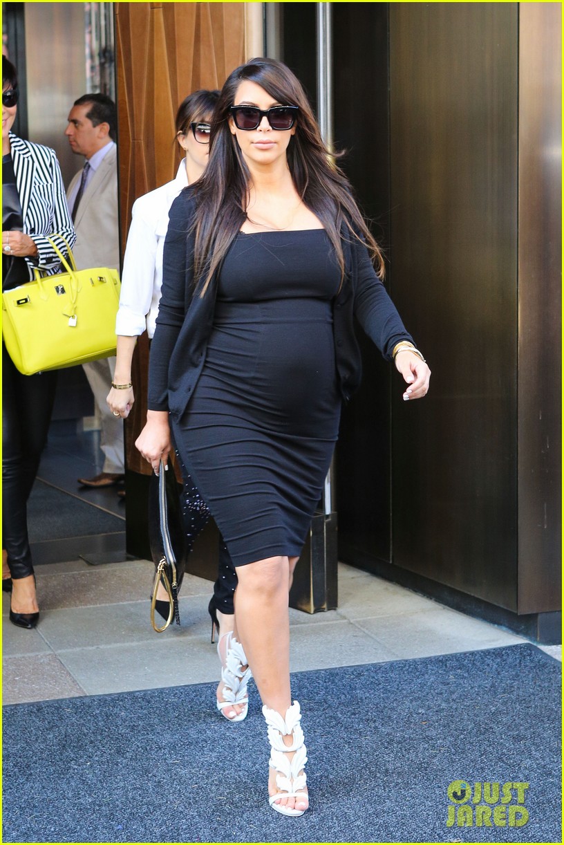 kim kardashian pregnant baby bumpin in the big apple 022855712