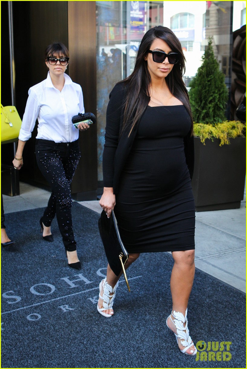 kim kardashian pregnant baby bumpin in the big apple 032855713