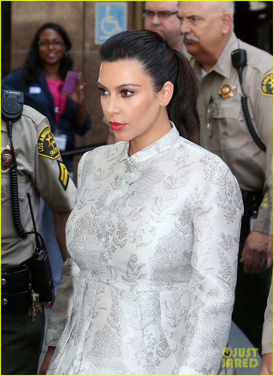 Kim Kardashian Court Departure After Kris Humphries Divorce Case(01)