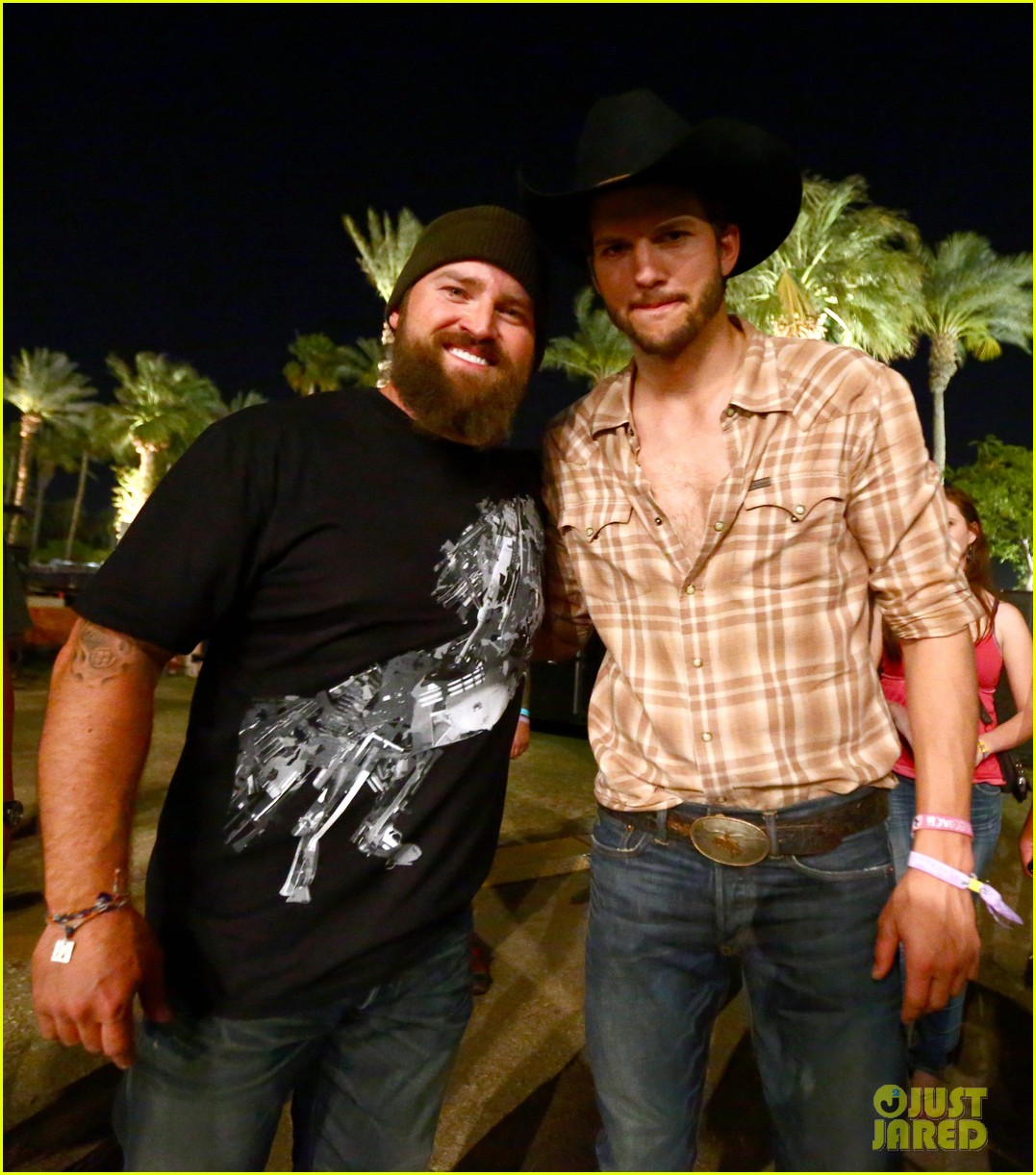 ashton kutcher returns to stagecoach festival after fight 252860474