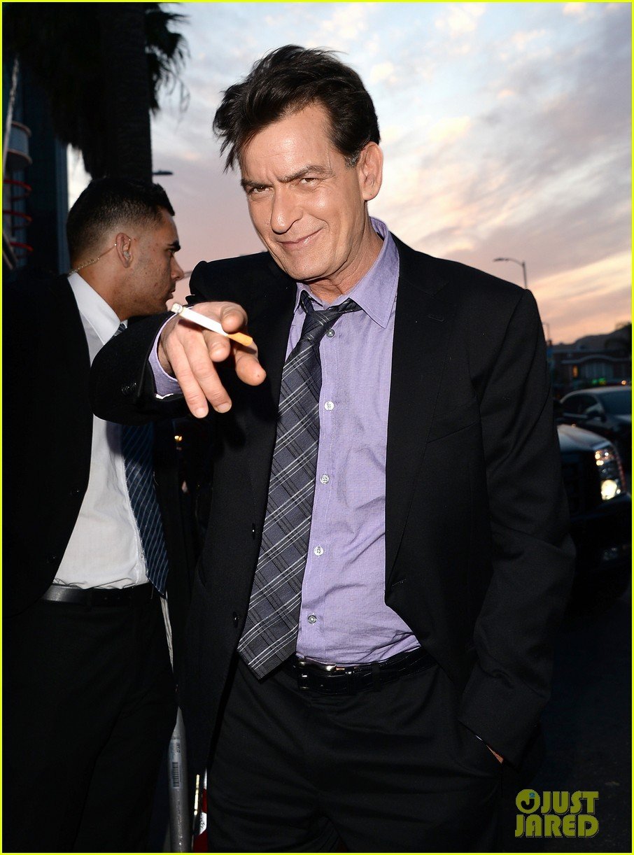 lindsay lohan scary movie 5 premiere with charlie sheen 102848034