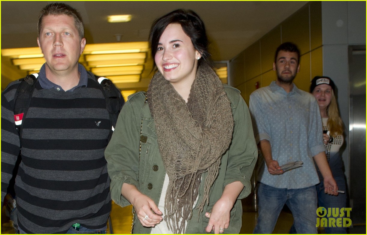 Demi Lovato & Paltrow Flight Buddies! Photo 2846212 Demi