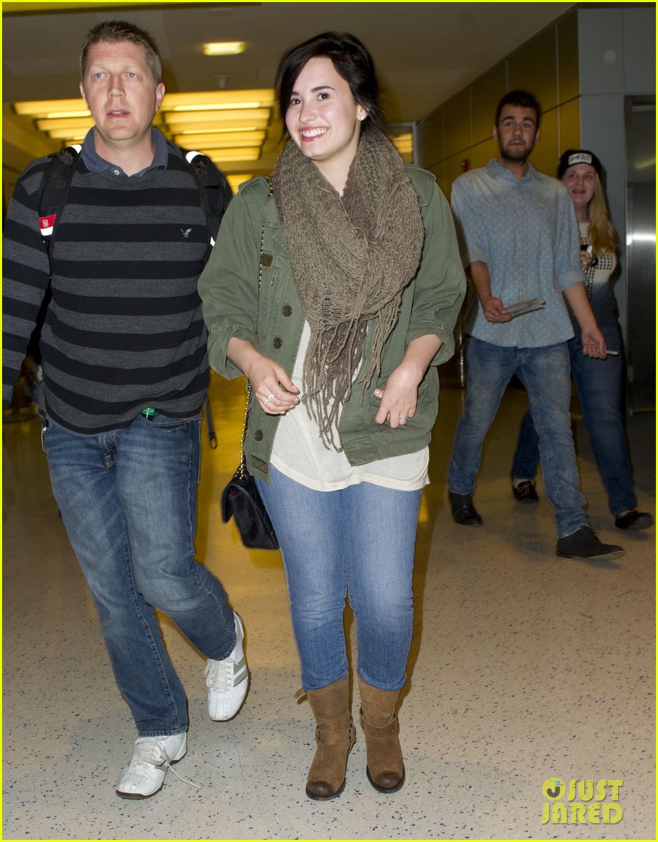 Demi Lovato & Paltrow Flight Buddies! Photo 2846215 Demi