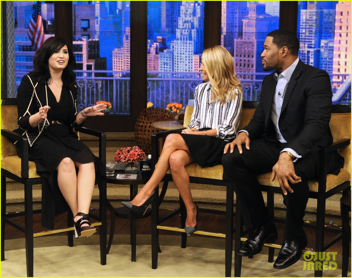 demi lovato heart attack performance on live watch now 02