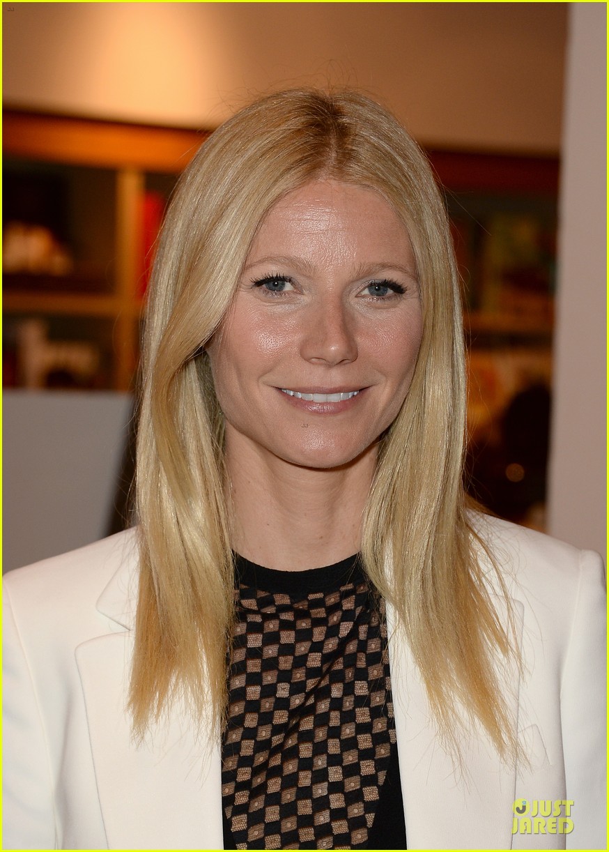 gwyneth paltrow my family came to book signing for the grove 022844095