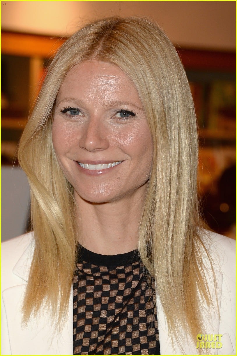 gwyneth paltrow my family came to book signing for the grove 06
