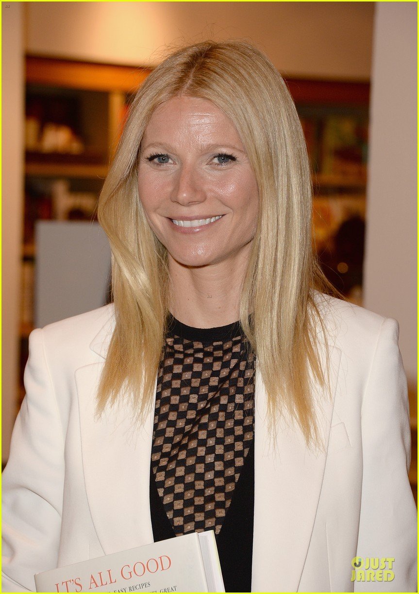 gwyneth paltrow my family came to book signing for the grove 102844103