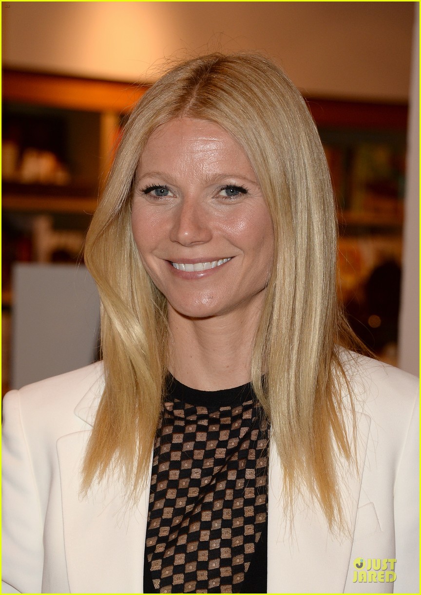 gwyneth paltrow my family came to book signing for the grove 122844105