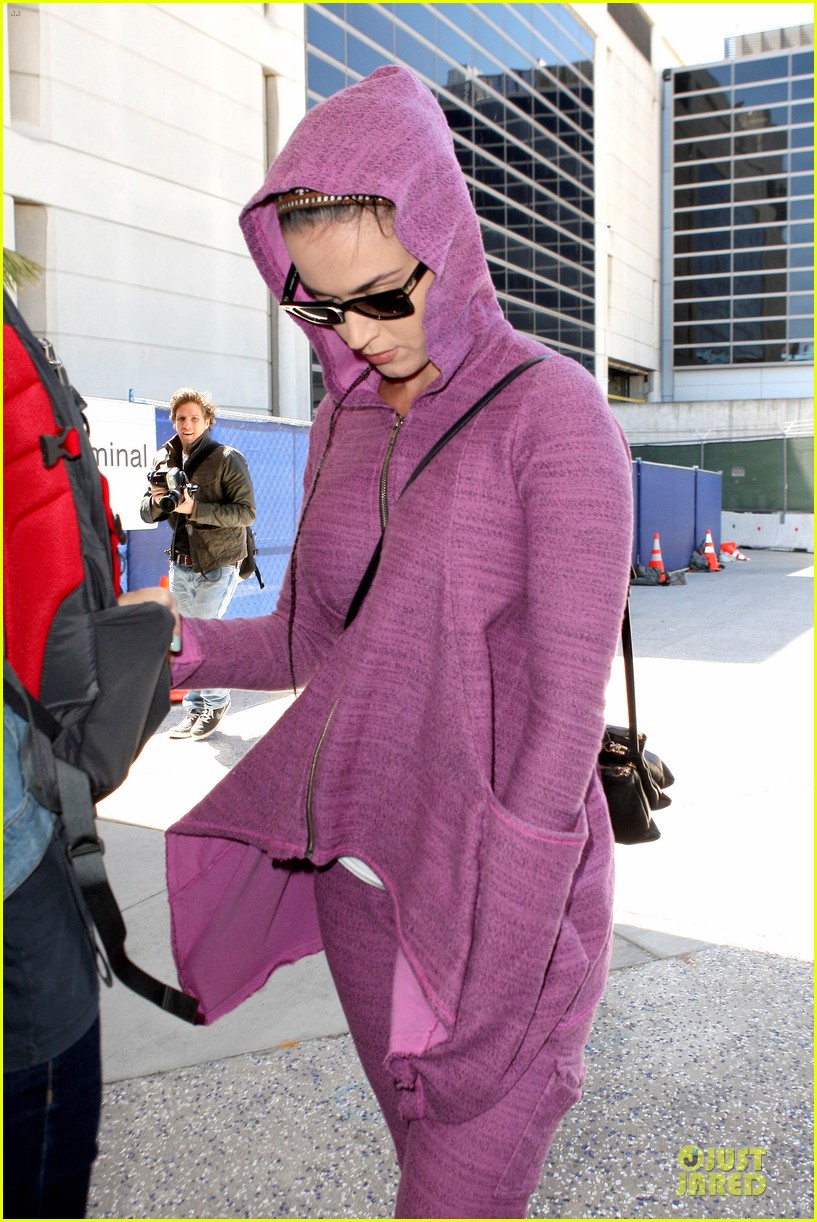 katy perry lax arrival after madagascar unicef trip 052846331