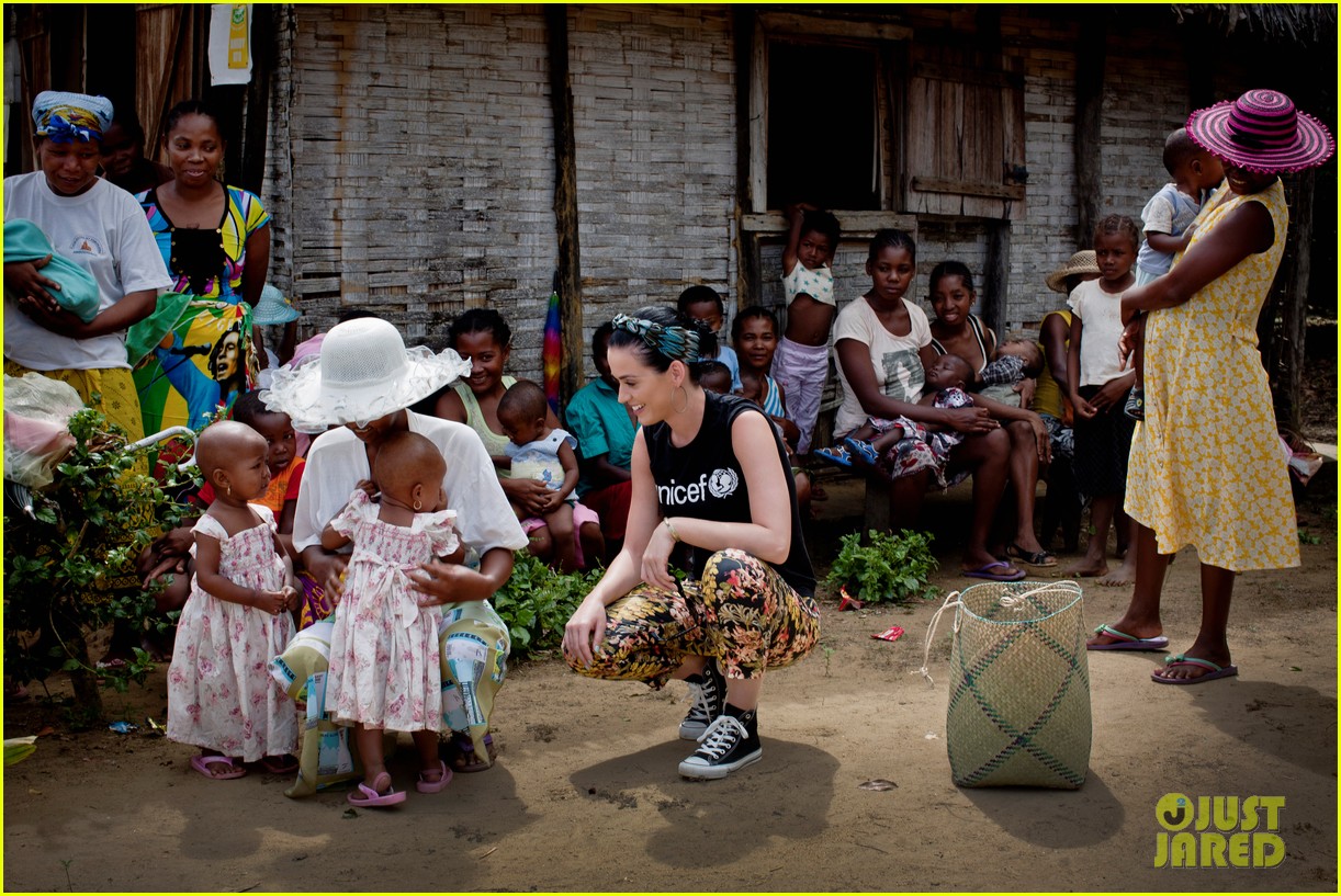 katy perry madagascar visit for unicef 07