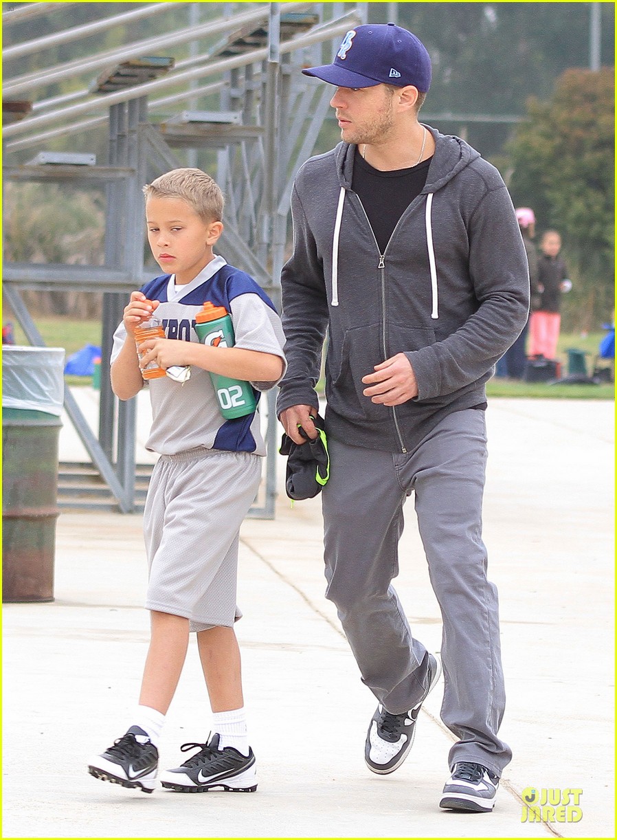 ryan phillippe cowboys soccer game with deacon 03
