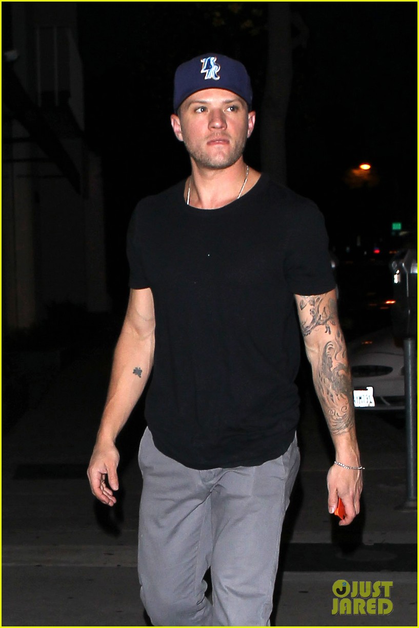 ryan phillippe steps out after reese witherspoon arrest 022857672