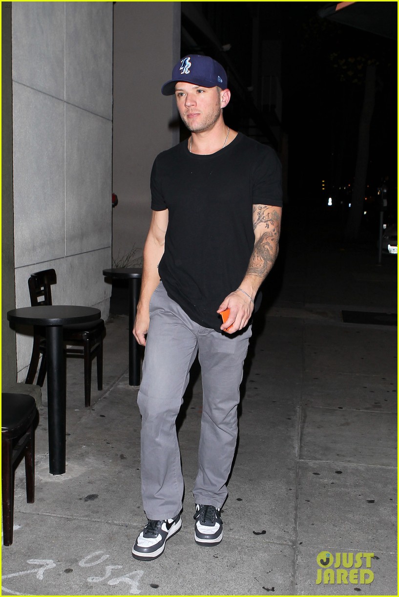 ryan phillippe steps out after reese witherspoon arrest 042857674