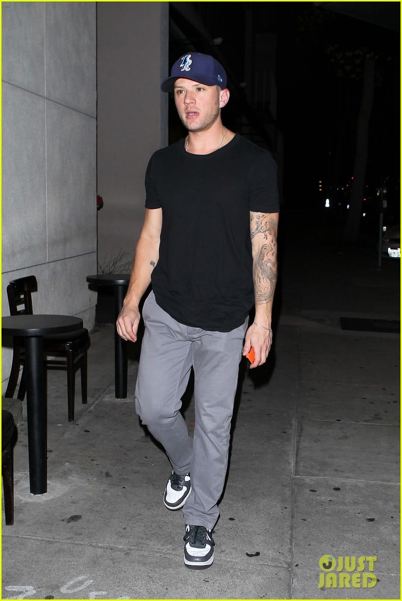 ryan phillippe steps out after reese witherspoon arrest 052857675