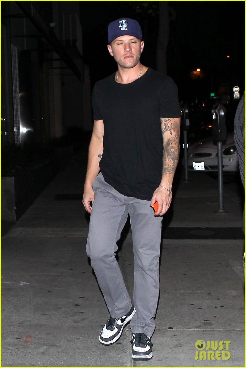 ryan phillippe steps out after reese witherspoon arrest 062857676