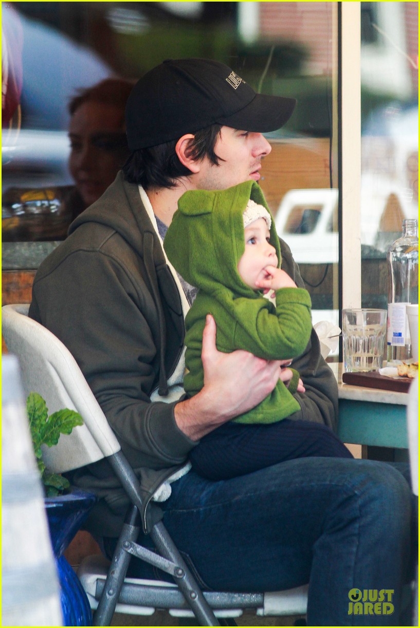 brandon routh lunch with baby boy leo 092851565