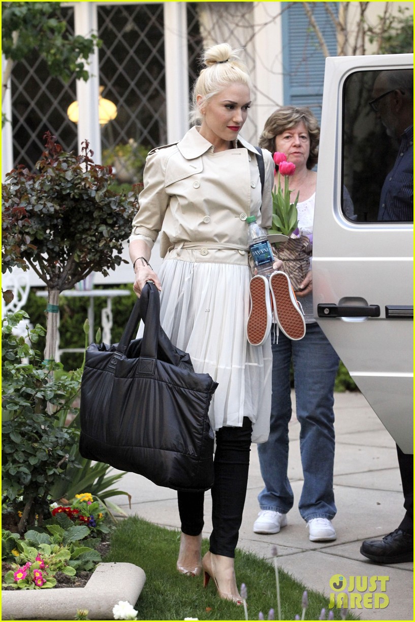gwen stefani gavin rossdale easter sunday fun with the kids 09