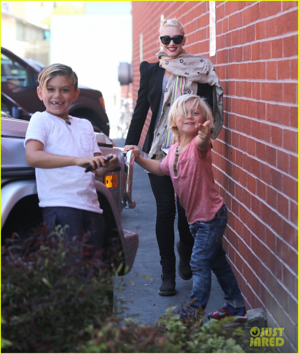 gwen stefani gavin rossdale family day at the park 012843633