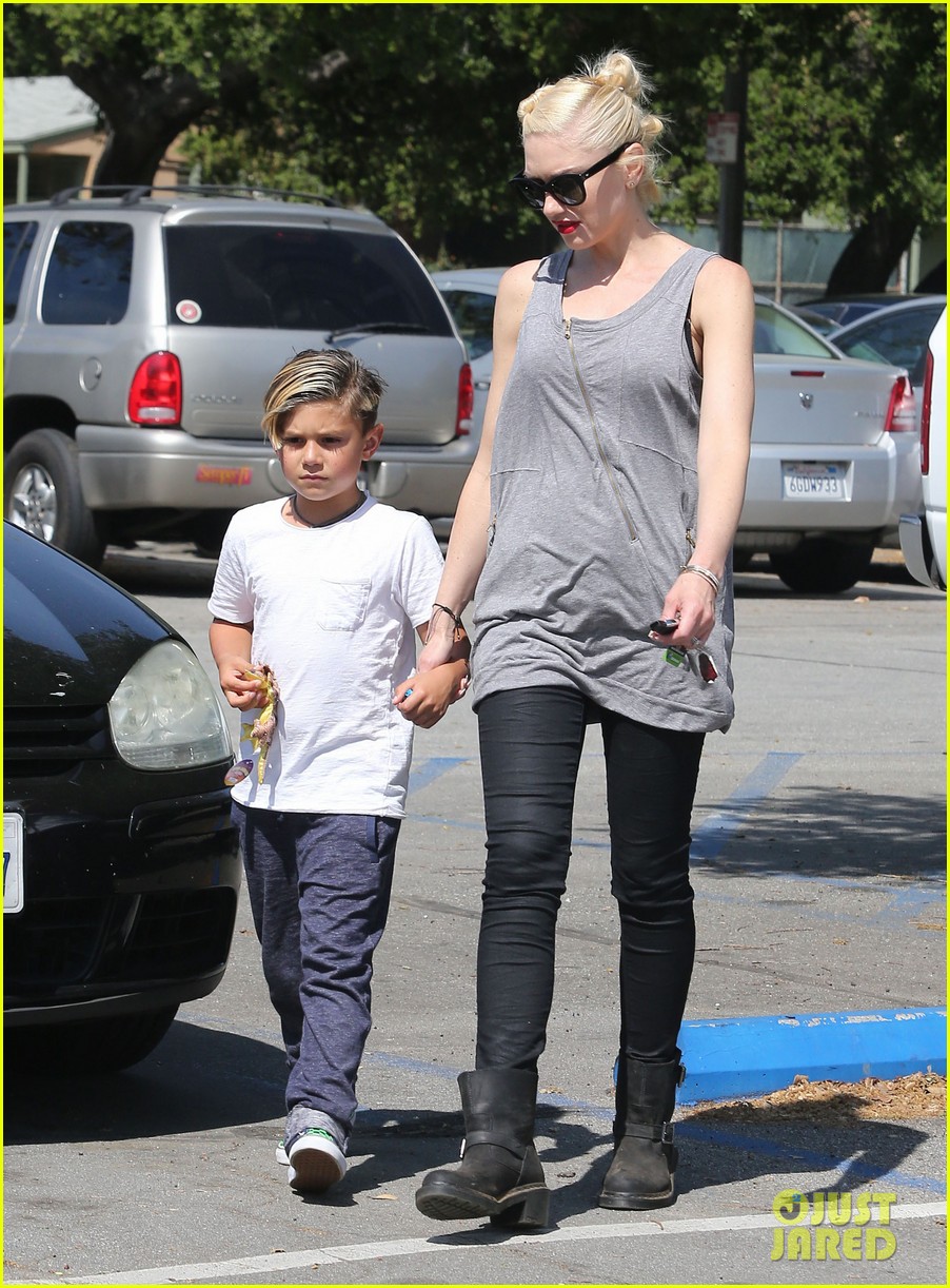 gwen stefani gavin rossdale family day at the park 192843651