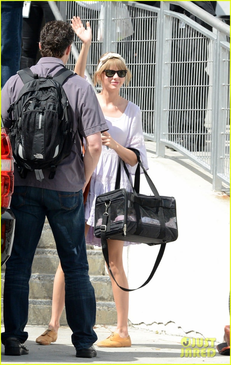 taylor swift miami arrival for red tour 092847127