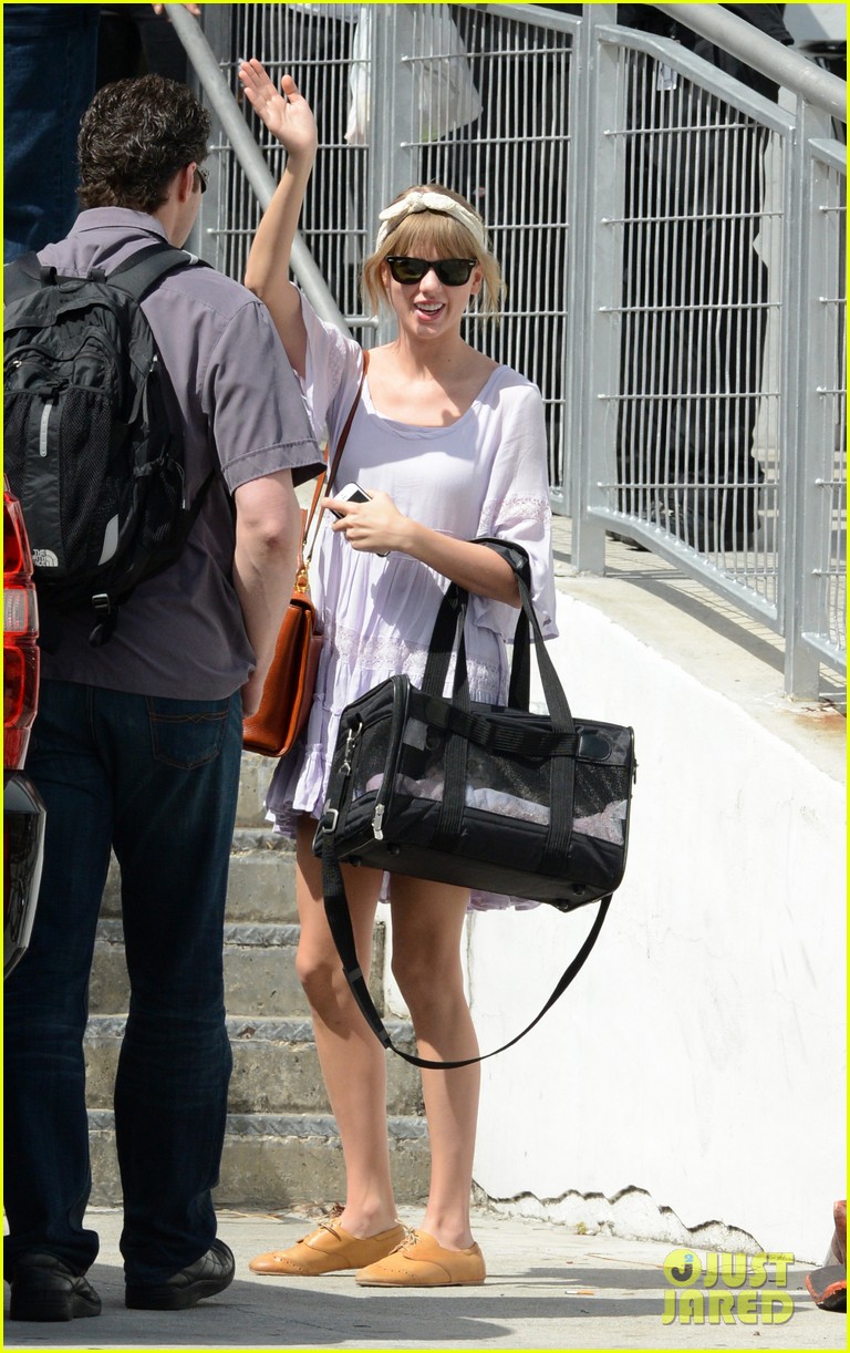 taylor swift miami arrival for red tour 152847133