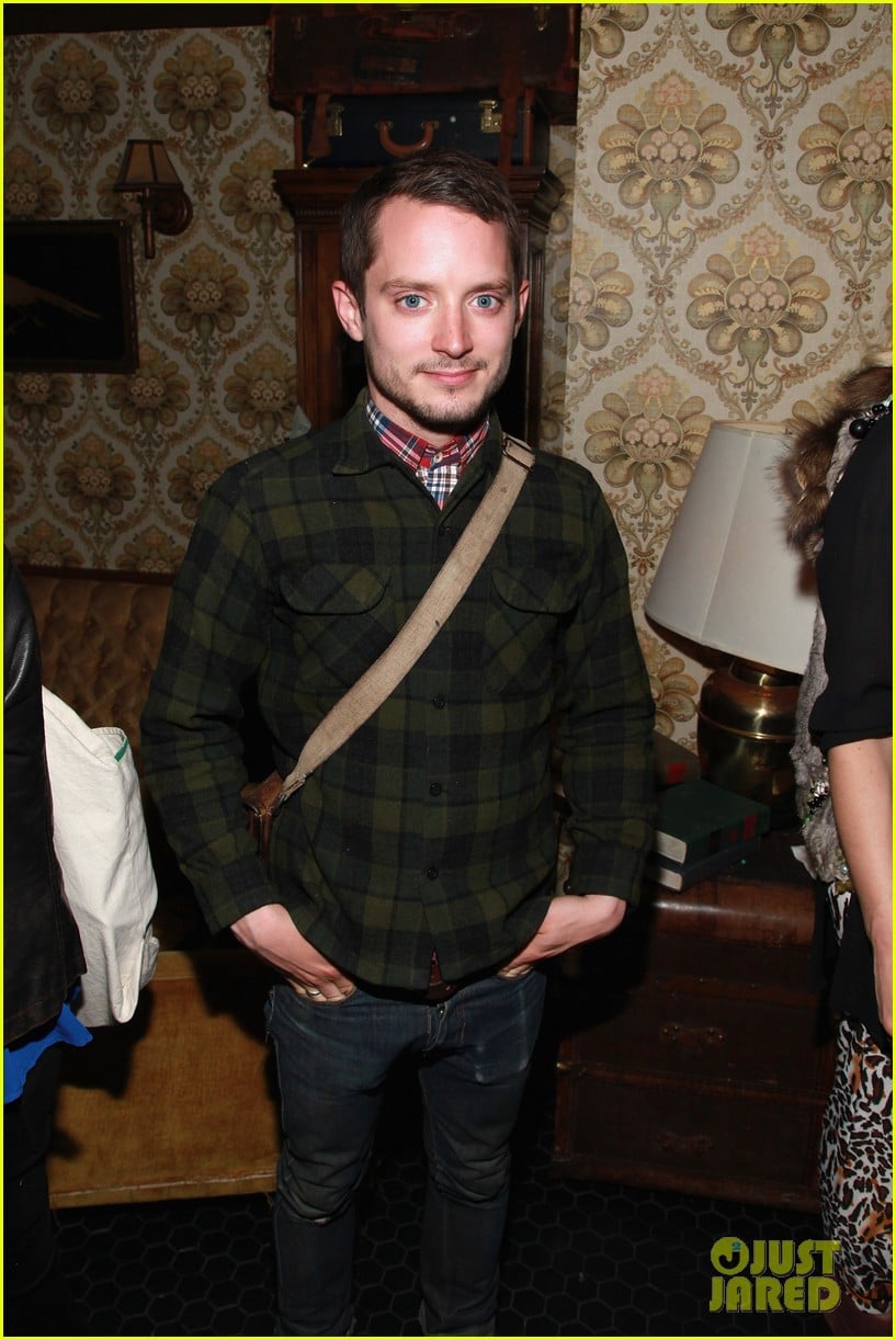 Elijah Wood: ‘Set Up, Punch’ Premiere with Alia Shawkat!: Photo 