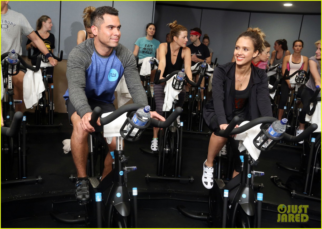 jessica alba cycling fundraiser for baby2baby 072870721
