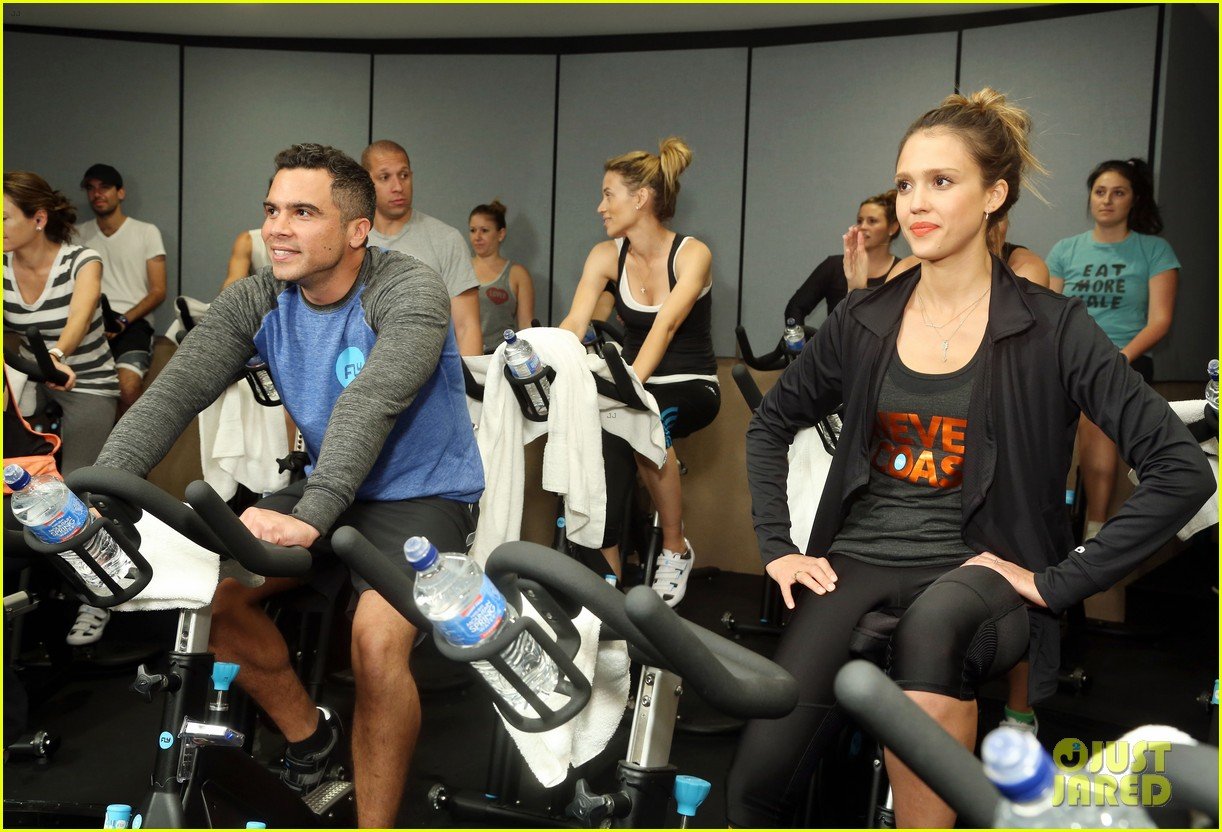 jessica alba cycling fundraiser for baby2baby 08
