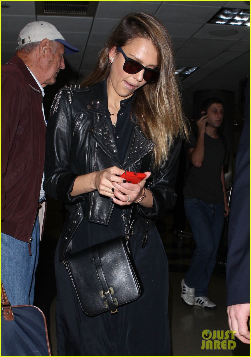 jessica alba flies home to kids after texas book signing 092868108