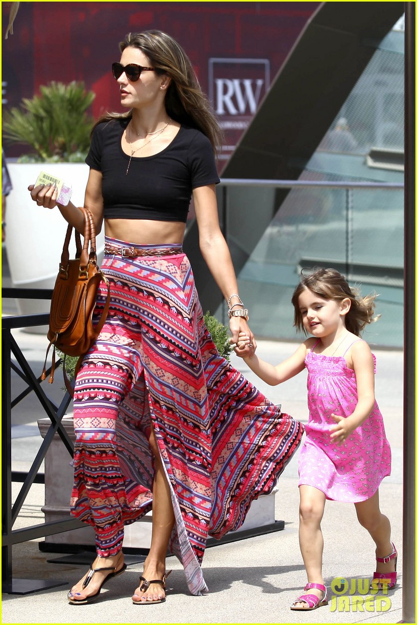 alessandra ambrosio shops at the brentwood country mart 152873867
