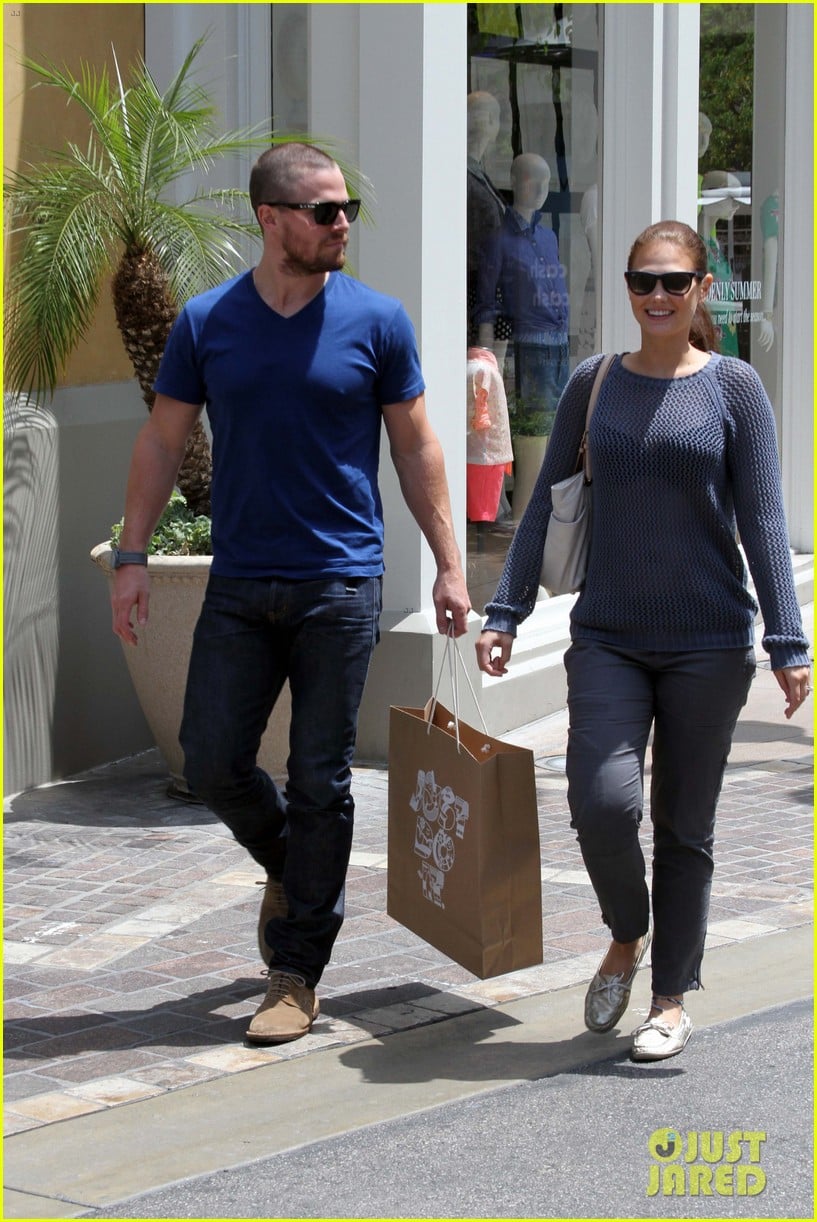 stephen amell christian grey will not be me 022867458