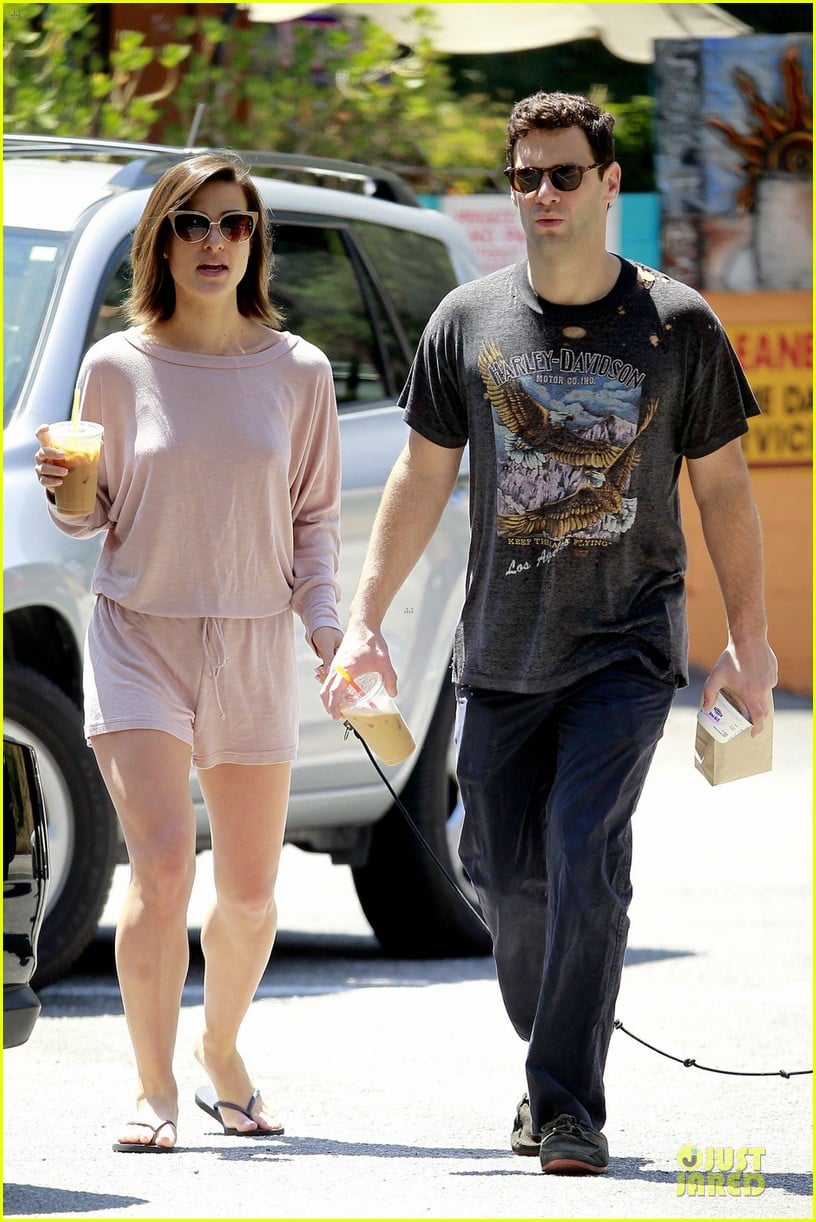 justin bartha lia smith breakfast after engagement 03