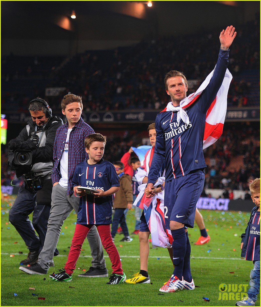 david beckham celebrates final soccer game with family 03