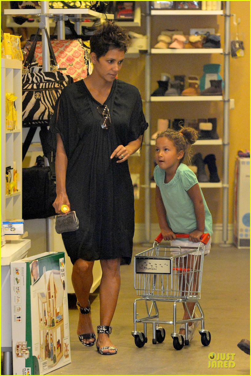 halle berry bel bambini shopping with nahla 21