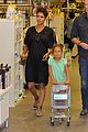 halle berry bel bambini shopping with nahla 20