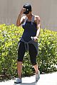 halle berry pregnant baby bump in workout clothes 03