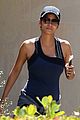 halle berry pregnant baby bump in workout clothes 06