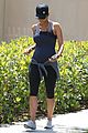 halle berry pregnant baby bump in workout clothes 09