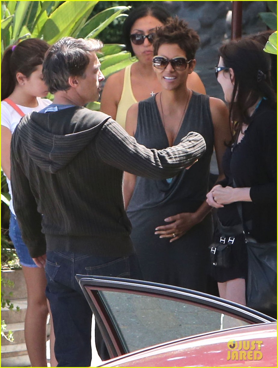 Halle Berry & Olivier Martinez Geoffrey's Couple Photo 2874524